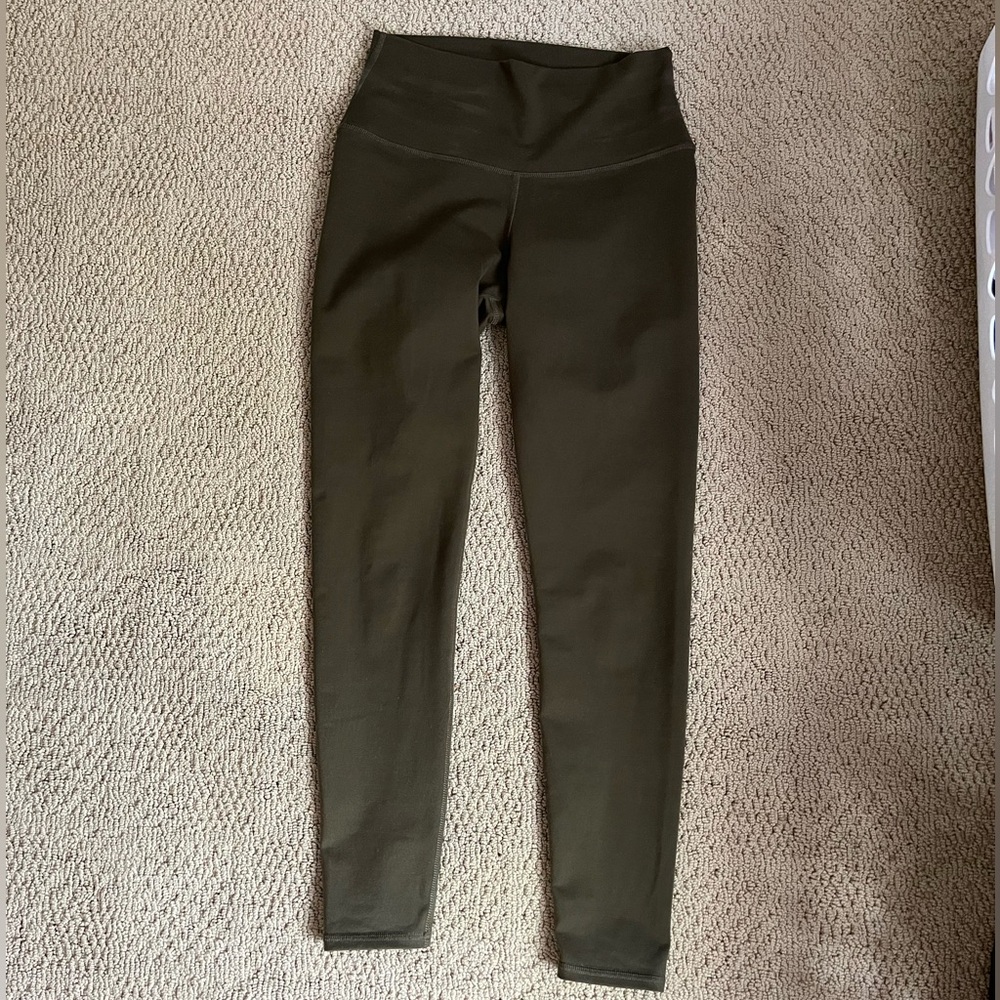 REMOVING‼️ ALO LEGGINGS